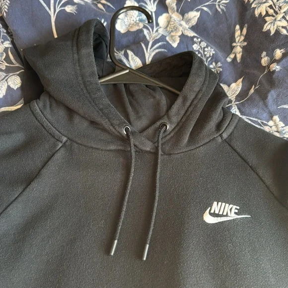 Nike Hoodie. Black. Size Medium. Used and still in great condition. No flaws. - Picture 3 of 7